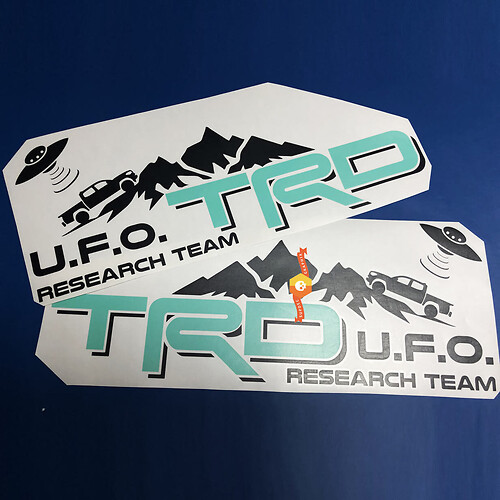 Peque de calcomanías de vinilo del equipo de investigación del equipo de investigación TRD para Toyota Tacoma 2 colores
