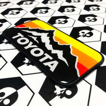 Adhesivo emblema vintage retro de montañas Toyota con relieve y poliestireno de alto impacto 2