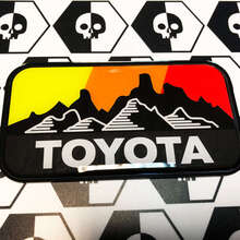 Nuevo Toyota Overland Mountains Vintage Colors Insignia Emblema Calcomanía abovedada con poliestireno de alto impacto
 3