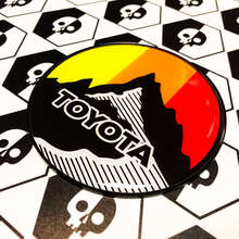 Nuevo Toyota Sun Mountains Vintage Colors Insignia Emblema Etiqueta engomada abovedada con poliestireno de alto impacto
 2