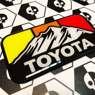 Nuevo Toyota Mountains Retro Vintage Colors Insignia Emblema Calcomanía abovedada con poliestireno de alto impacto
