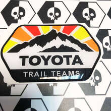 2 pegatinas calcomanías Toyota Trail Teams Montañas Vintage Sun Colors Insignia Emblema Calcomanía abovedada
 2