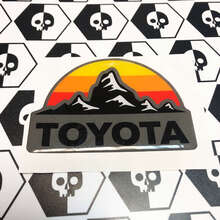 2 pegatinas calcomanías Toyota Montañas las colinas estilo vintage sol colores insignia emblema calcomanía abovedada
 3