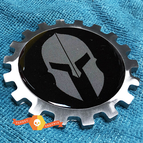 Emblema de aluminio 3D tipo casco espartano para la mesita de noche para Jeep Wrangler JL y Gladiator JT