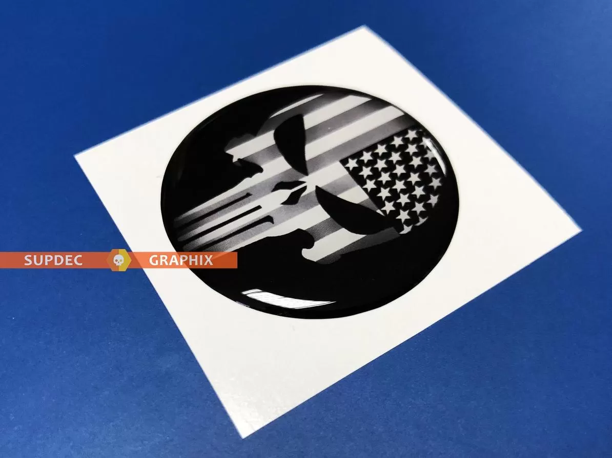 Calcomanía abovedada con emblema de inserción de puerta de combustible de  USA Punisher para Dodge Challenger, image size:1194x895